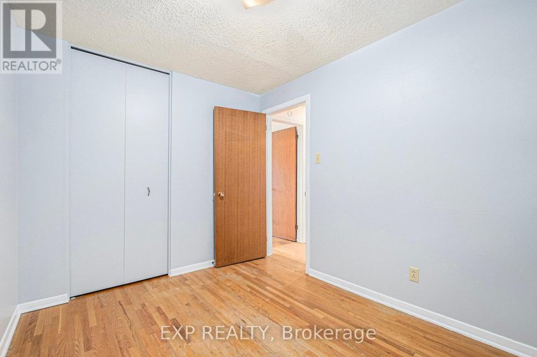 28500689/75-chesterton-drive/borden-farmstewart-farmcarleton-heightsparkwood-hills/ottawa/ontario/K2E5T5_24