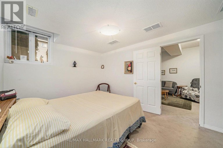 28796114/7-maple-park-private/upper-hunt-club/ottawa/ontario/K1T4A6_26