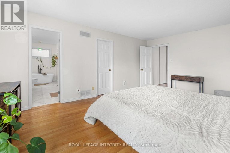 29474748/4-hackett-street/hunt-club-woods/ottawa/ontario/K1V0P8_28