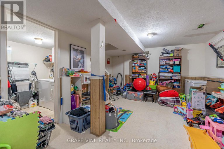 28512163/b-30b-castlebrook-lane/centrepointe/ottawa/ontario/K2G5G5_18