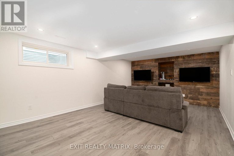 28876116/132-lynn-valley-terrace/mer-bleuebradley-estatesanderson-park/ottawa/ontario/K1W0L5_18