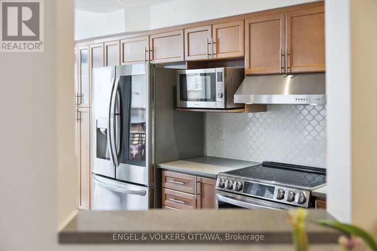 28783227/247-rolling-meadow-crescent/mer-bleuebradley-estatesanderson-park/ottawa/ontario/K1W0A8_17