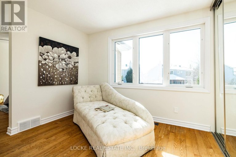 29535443/1404-forest-valley-drive/chapel-hill/ottawa/ontario/K1C5M8_25