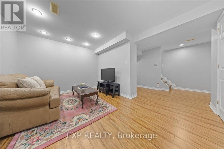 29596534/4-bobcat-way/stittsville-south/ottawa/ontario/K2S1P3_29