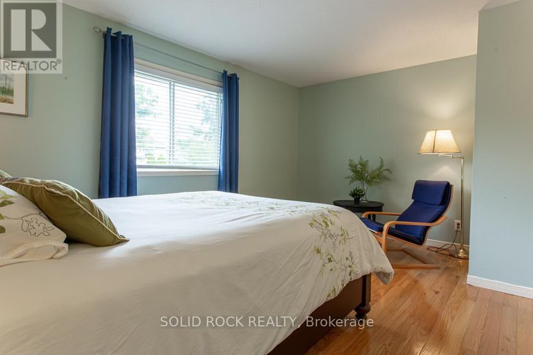 28593737/11-royal-field-crescent/longfields/ottawa/ontario/K2J4G1_17
