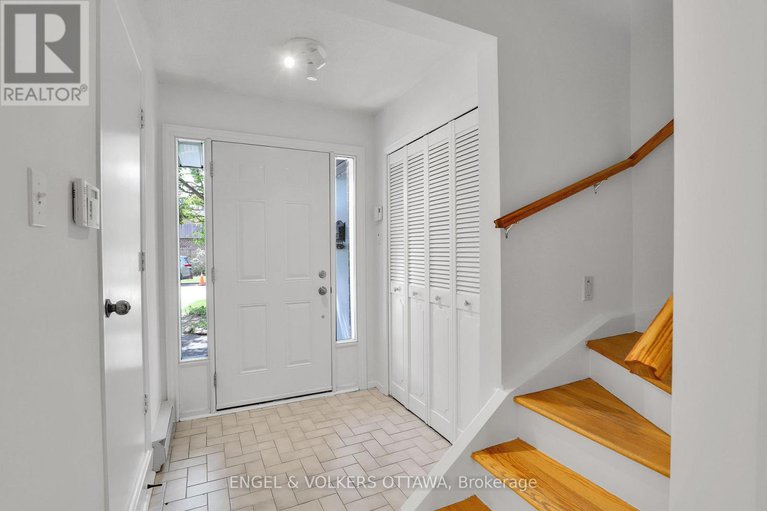 28416744/1089-borden-side-road/carleton-heights/ottawa/ontario/K2C3P3_4