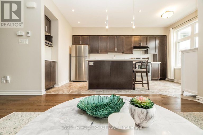 28498335/182-poplin-street/riverside-southgloucester-glen/ottawa/ontario/K4M0G9_20