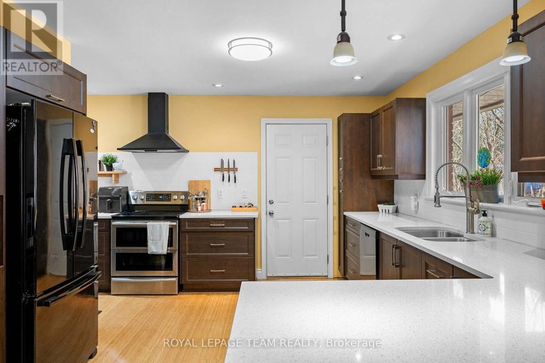 29669851/1986-fairbanks-avenue/alta-vistafaircrest-heights/ottawa/ontario/K1H5Y6_12