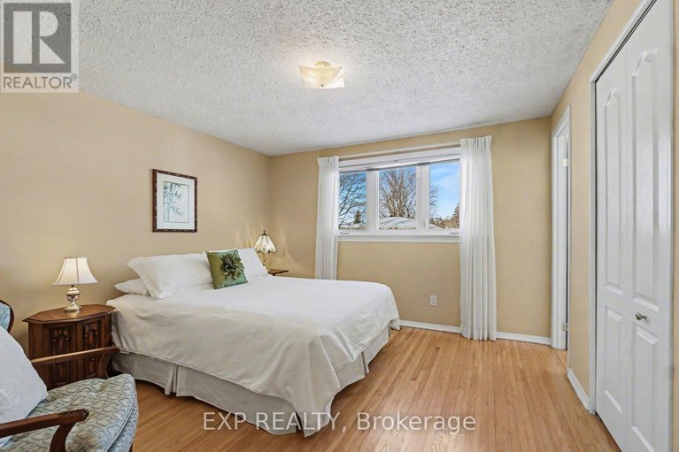 29392142/24-woodburn-drive/blackburn-hamlet/ottawa/ontario/K1B3A7_20