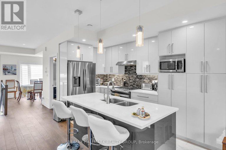 28617521/165-longpre-street/vanier/ottawa/ontario/K1L7J5_9