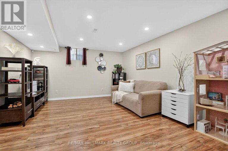 28916724/317-river-landing-avenue/half-moon-bay/ottawa/ontario/K2J3V4_32