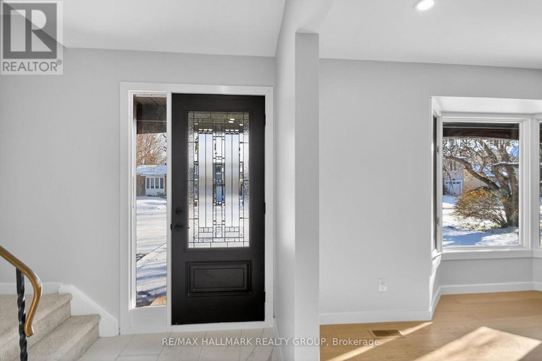 29393826/15-scharf-lane/glencairnhazeldean/ottawa/ontario/K2L2K3_4