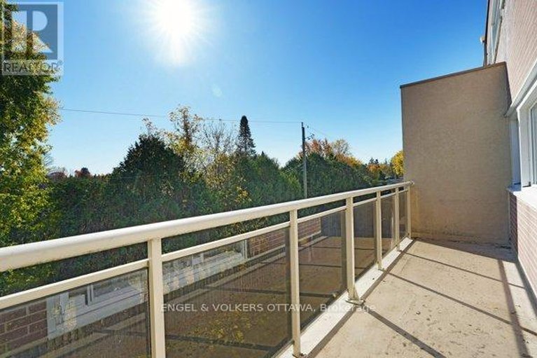 29607398/216-12-corkstown-road/lakeview-park/ottawa/ontario/K2H5B3_32