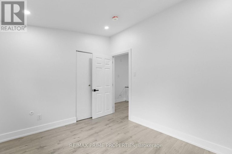 28675419/1035-connery-avenue/elmvale-acresurbandale/ottawa/ontario/K1G2N9_21