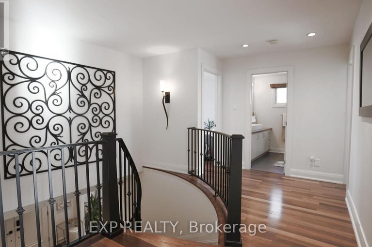 28293980/17-chesswood-court/pineglencountry-place/ottawa/ontario/K2E7E3_16
