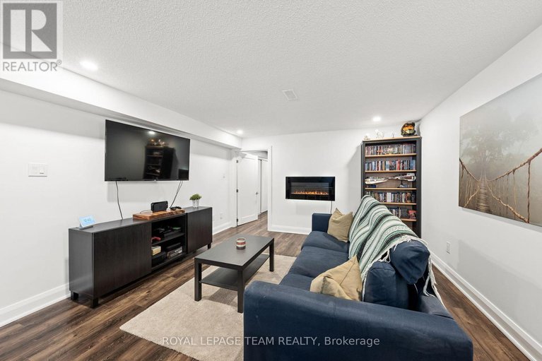 29419268/111-dun-skipper-drive/blossom-parkkemp-parkfindlay-creek/ottawa/ontario/K1X0G1_31