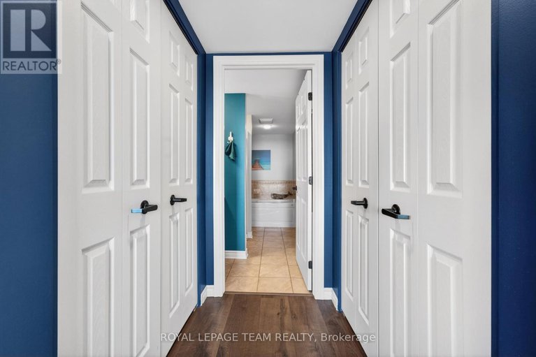 29651493/811-120-grant-carman-drive/mooneys-bayrevelstoke/ottawa/ontario/K2E1C8_31