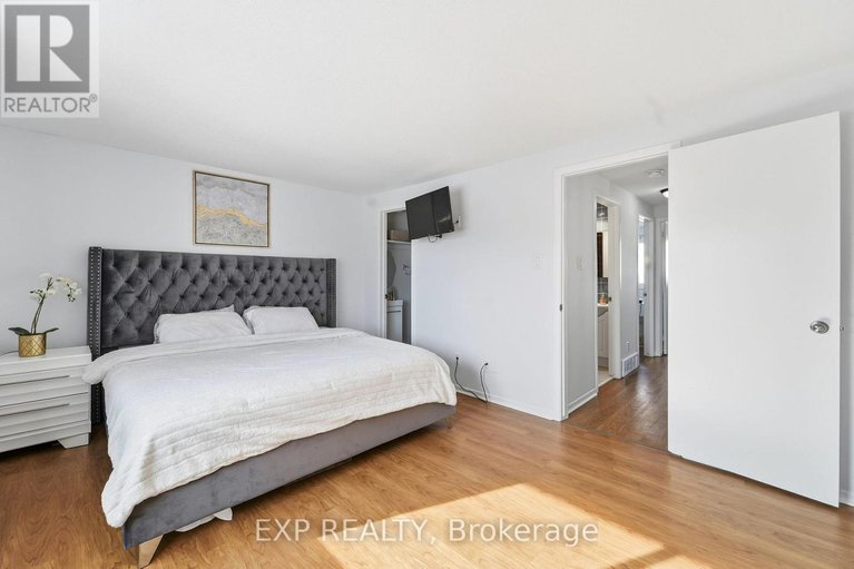 29366242/78-36-barrow-crescent/katimavik/ottawa/ontario/K2L2K1_20