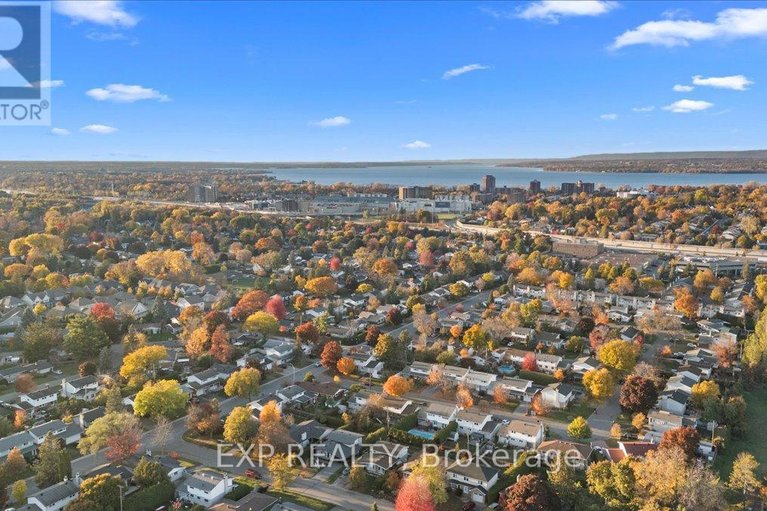 29470733/2670-stone-crescent-n/redwood-park/ottawa/ontario/K2H6Z1_11