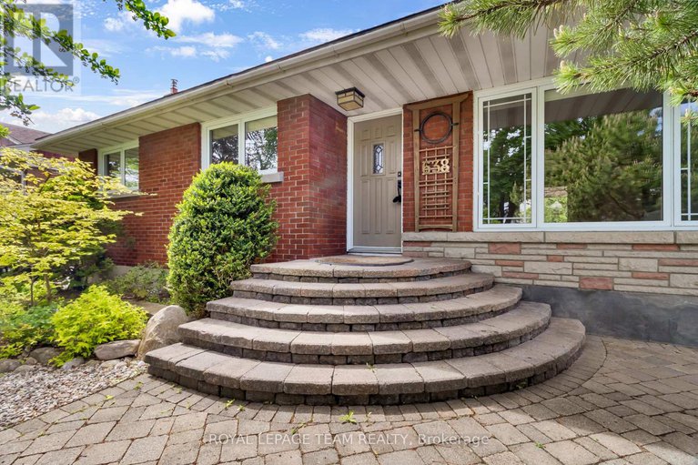 28363169/638-coronation-avenue/riverview-park/ottawa/ontario/K1G0M5_1