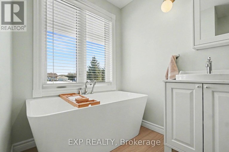 29620887/3238-drouin-road/clarencerockland-twp/clarence-rockland/ontario/K0A2A0_21