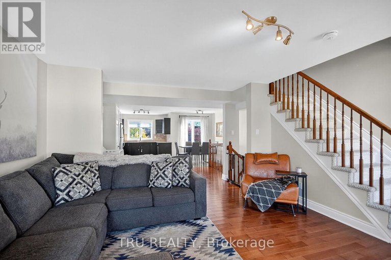 29412687/2642-palings-private/emerald-woodssawmill-creek/ottawa/ontario/K1T4A4_18