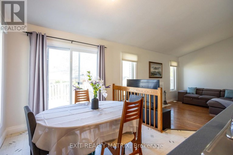 29648463/1458-shawinigan-street/fallingbrookridgemount/ottawa/ontario/K4A2N2_18