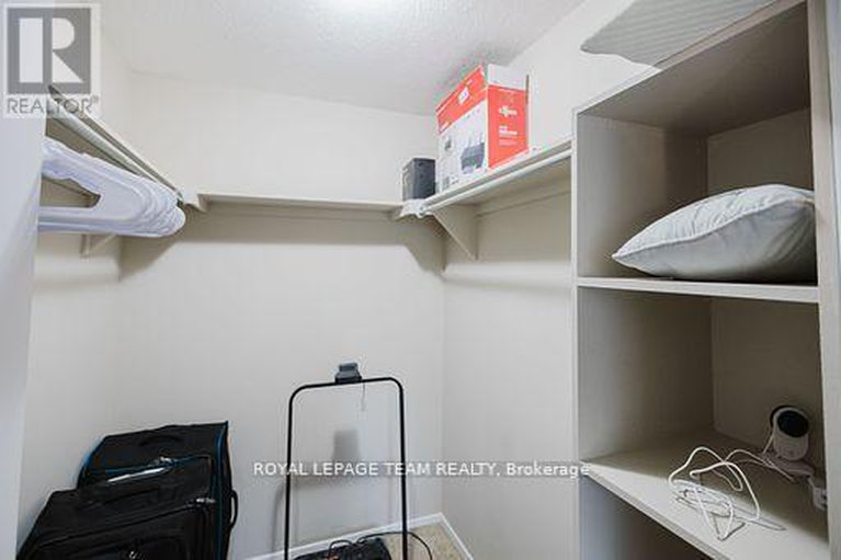 29135886/210-212-viewmount-drive/borden-farmstewart-farmcarleton-heightsparkwood-hills/ottawa/ontario/K2E7X2_19