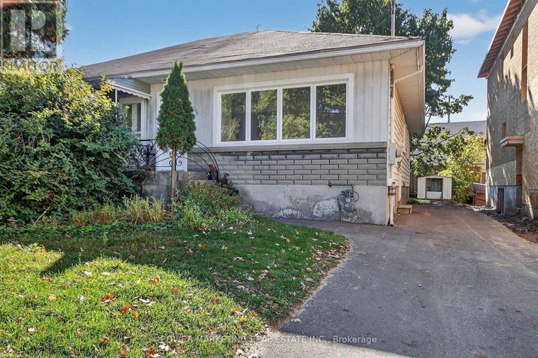 28690324/528-mutual-street/castle-heights/ottawa/ontario/K1K1C6_1
