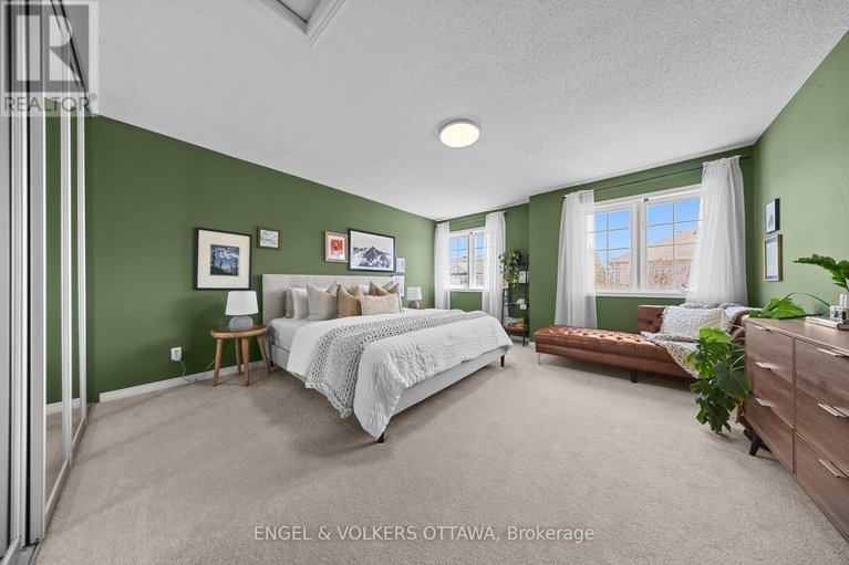 29670402/9-festive-private/central-park/ottawa/ontario/K2C4A1_18