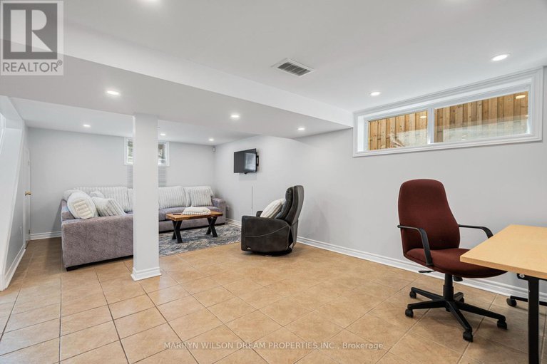 28155106/446-thessaly-circle/alta-vistafaircrest-heights/ottawa/ontario/K1H5W5_28