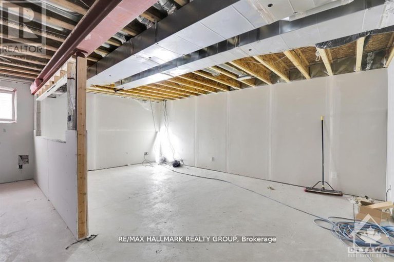 28433089/4527-kelly-farm-drive/blossom-parkkemp-parkfindlay-creek/ottawa/ontario/K1X0E7_24