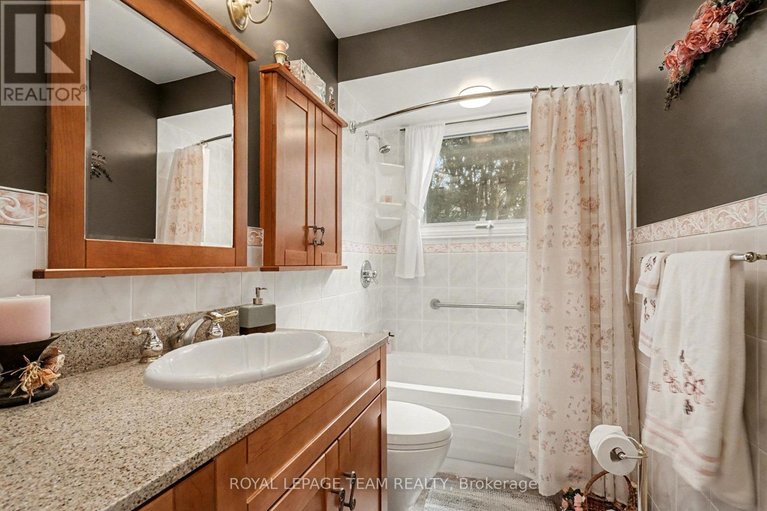 29674279/30-juniper-court/borden-farmstewart-farmcarleton-heightsparkwood-hills/ottawa/ontario/K2E5M6_19