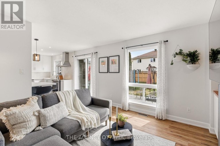 29677270/1625-bottriell-way/fallingbrookpineridge/ottawa/ontario/K4A1W5_19