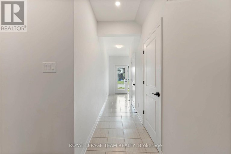 28647828/1010-brian-good-avenue/riverside-southgloucester-glen/ottawa/ontario/K4M0R3_8