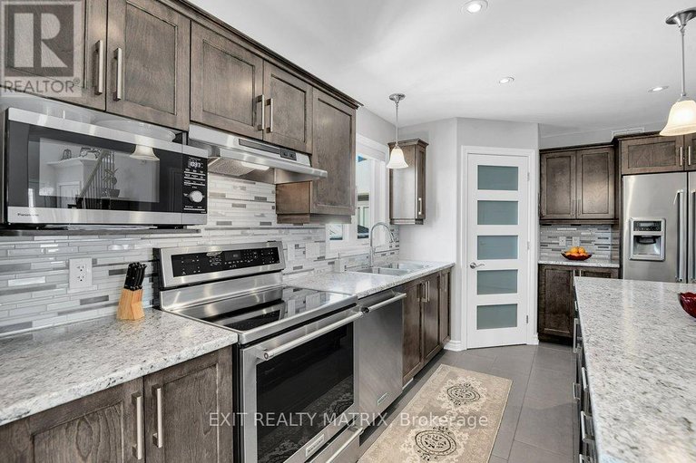 29484589/106-cobblestone-drive/village-of-russell/russell/ontario/K4R0B2_10