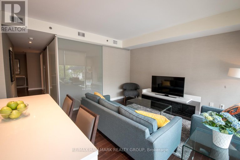 29312738/201-300-lisgar-street/ottawa-centre/ottawa/ontario/K2P0E2_11