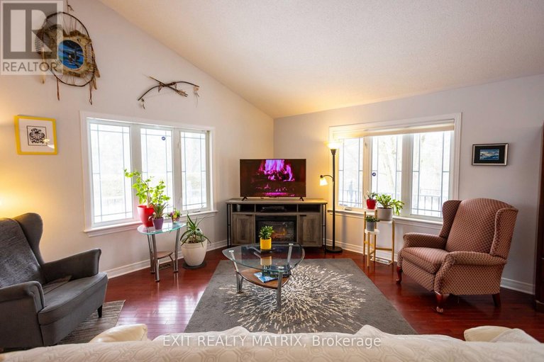 29607384/2468-gagne-road/clarencerockland-twp/clarence-rockland/ontario/K0A2A0_7