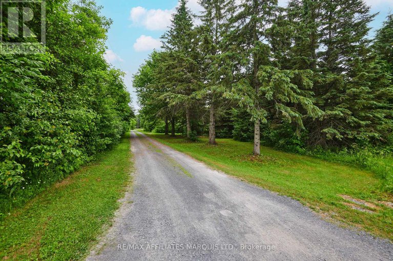 28494101/20158-celtic-lane/lancaster/south-glengarry/ontario/K0C1N0_21