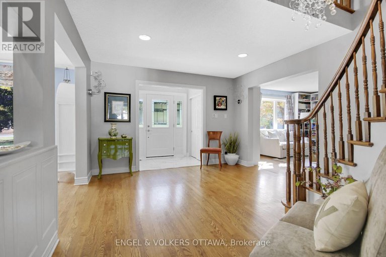 29119545/5593-whitewood-avenue-s/manotick-village-manotick-estates/ottawa/ontario/K4M1E1_3