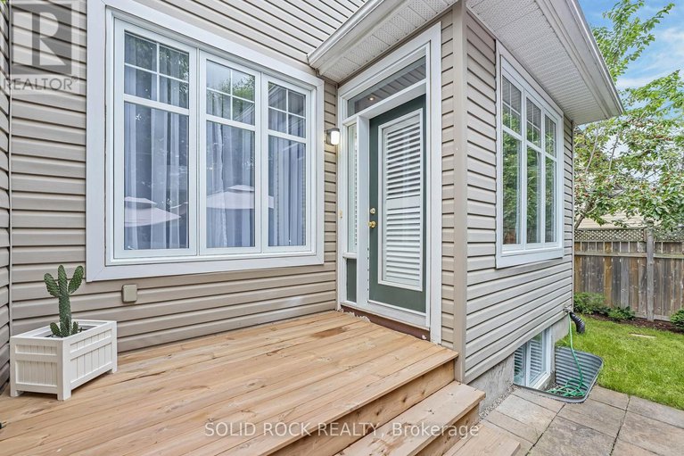 28578317/411-cache-bay-crescent-e/blossom-parkkemp-parkfindlay-creek/ottawa/ontario/K1T4H3_28