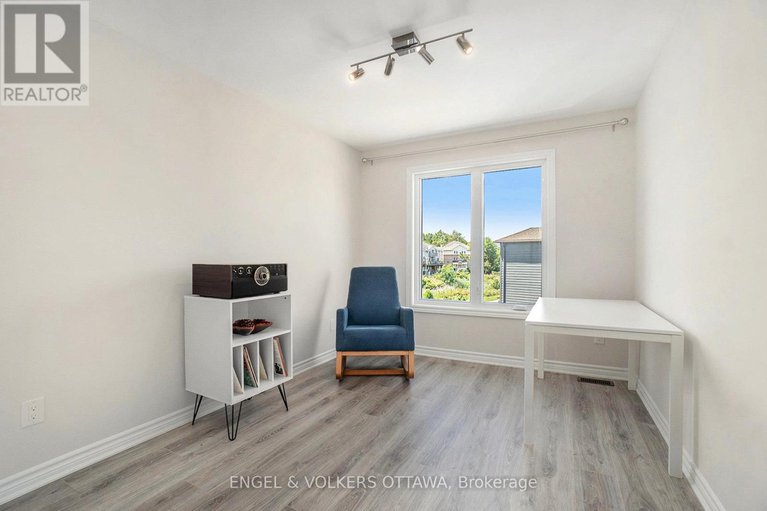 28652639/827-kiniw-private/cfb-rockcliffe-and-area/ottawa/ontario/K1K5A3_18