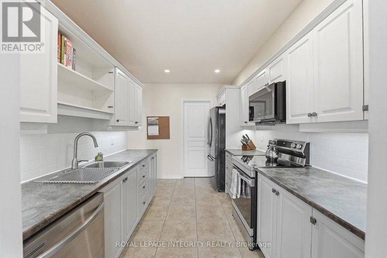 29672096/1036-marconi-avenue/morgans-grantsouth-march/ottawa/ontario/K2W0C8_18