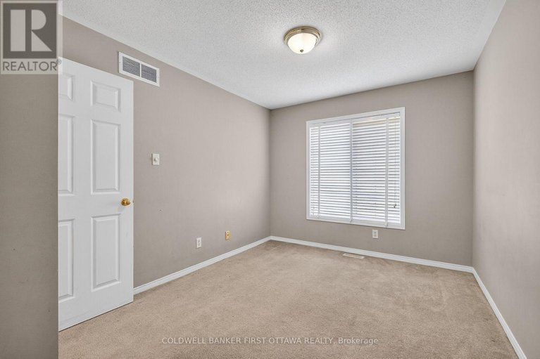 29109622/1249-klondike-road/morgans-grantsouth-march/ottawa/ontario/K2W1E1_37