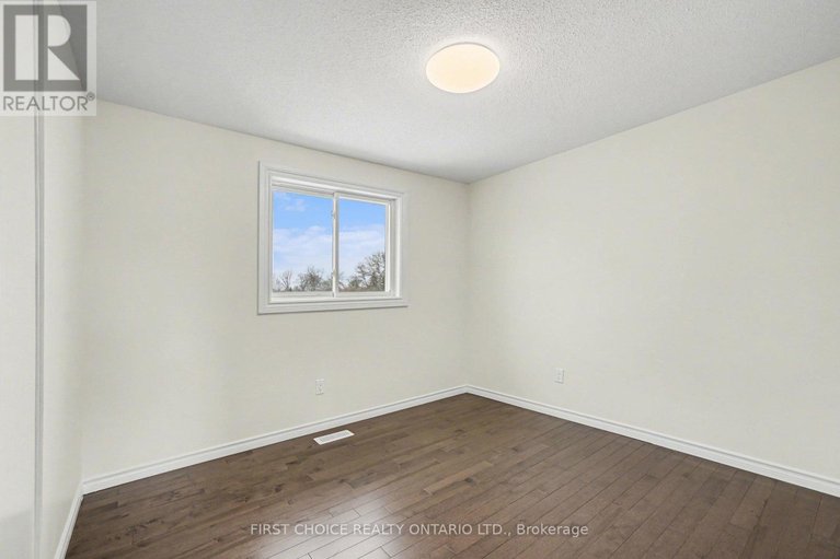 29457498/883-lawnsberry-drive/chatelaine-village/ottawa/ontario/K1E1Y2_15