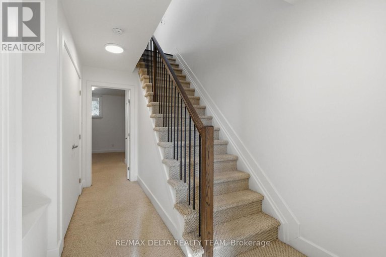 29301547/6-33-bergeron-private/chapel-hill/ottawa/ontario/K1C0C2_18