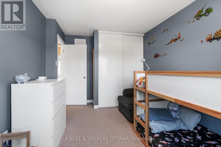 28731847/541-langelier-avenue/mer-bleuebradley-estatesanderson-park/ottawa/ontario/K1W0E7_28