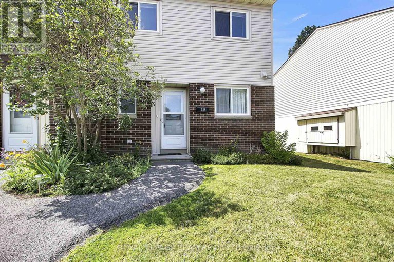 28816940/f-23-sonnet-crescent/westcliffe-estates/ottawa/ontario/K2H8W8_1