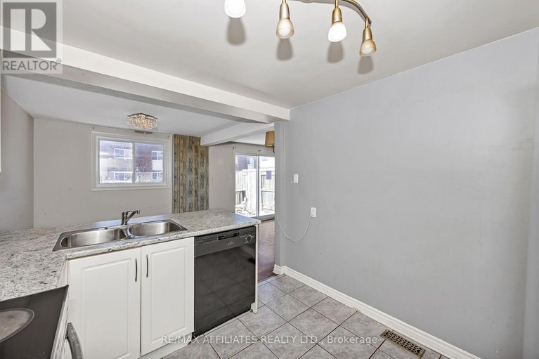 28512908/67-392-garden-glen-private/meadowlandscrestview/ottawa/ontario/K2G1E4_17