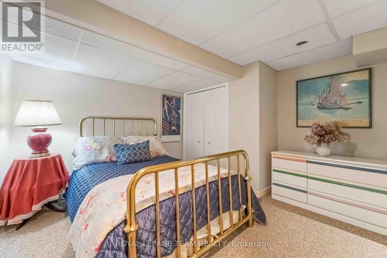 28136010/5-erinlea-court/pineglencountry-place/ottawa/ontario/K2E7C8_35